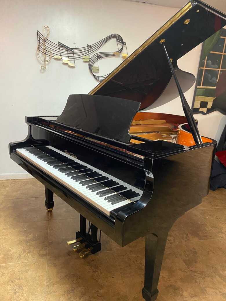 Pearl River GP 188 Black Lacquered 6'2" Grand Piano