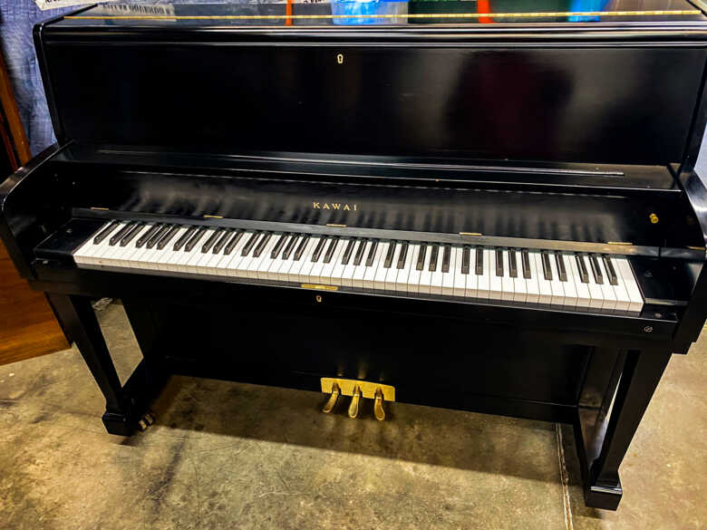 Kawai UST7 sweet sound from this 46'' japanese upright piano