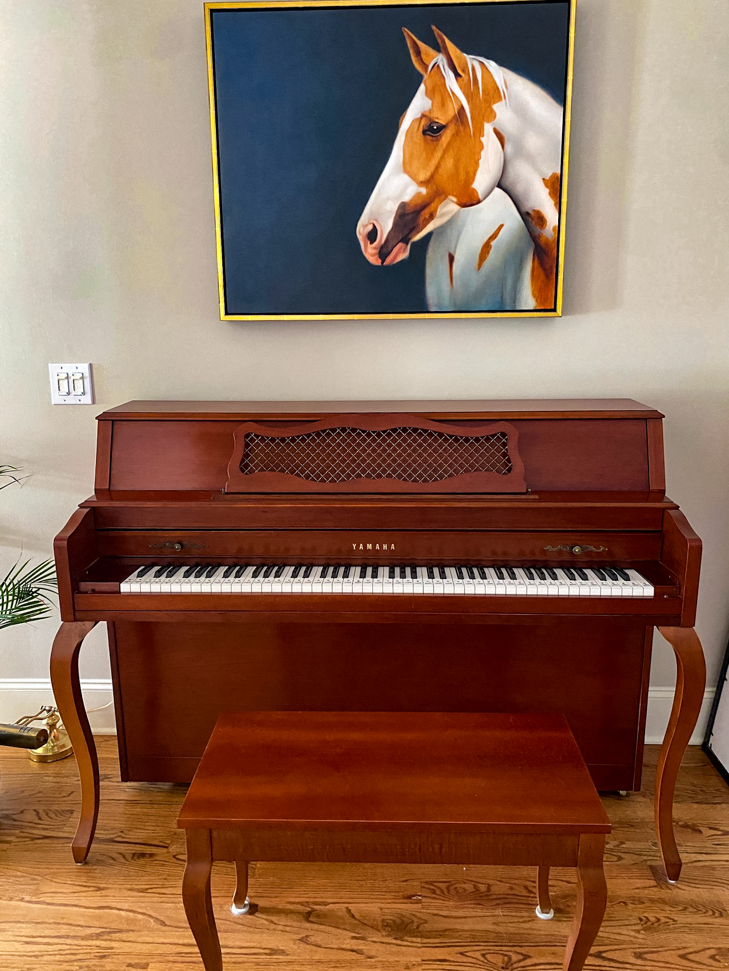 Yamaha gorgeous sound in this 42" upright piano M305T model