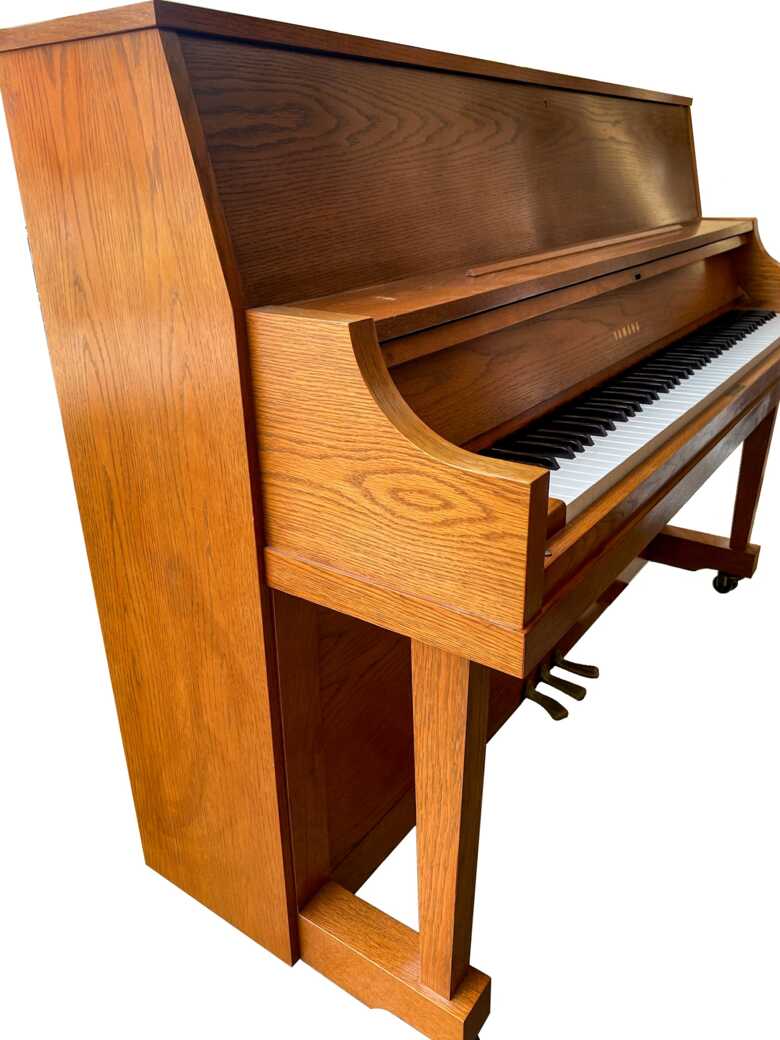 YAMAHA P22 upright piano made in 2000