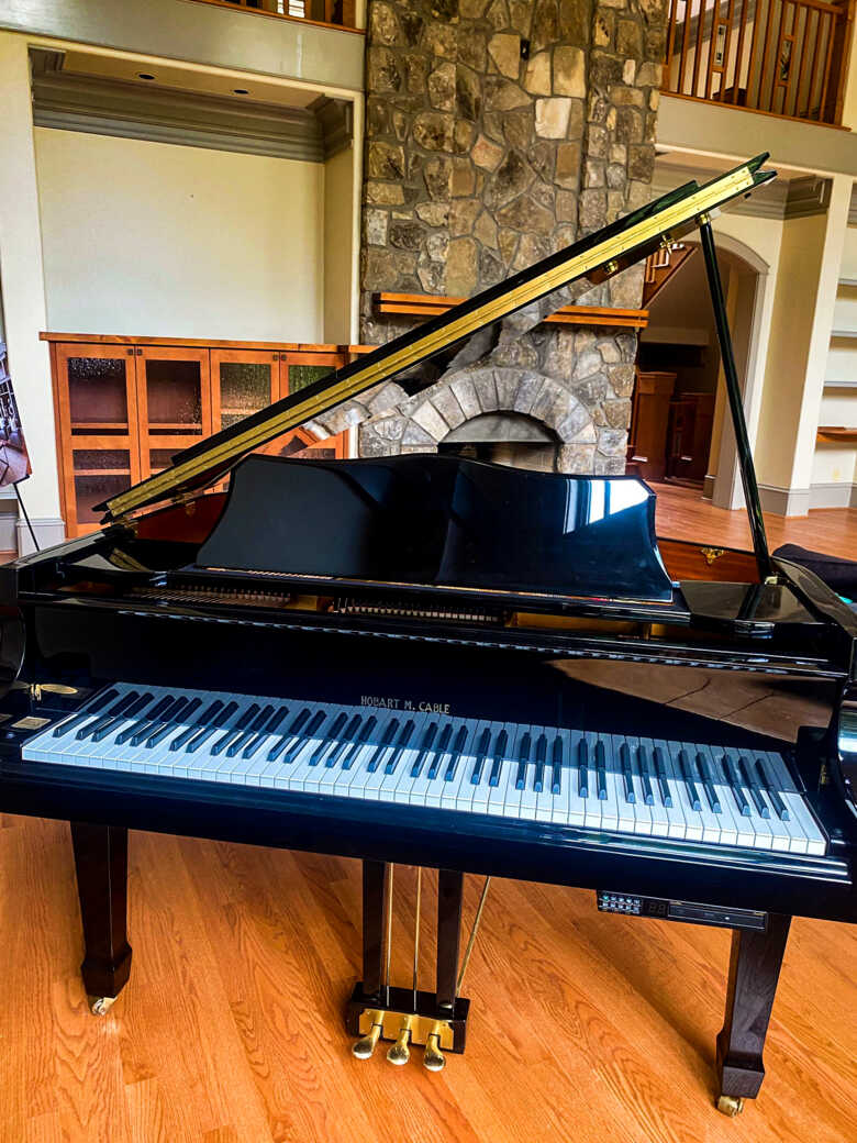 4'7 grand piano Hobart M. Cable 2004 with Bluetooth selfplay