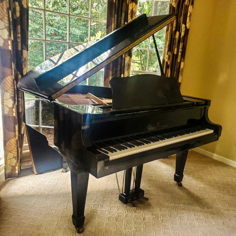 Young Chang G-150 Baby Grand Piano – Compact Elegance with G