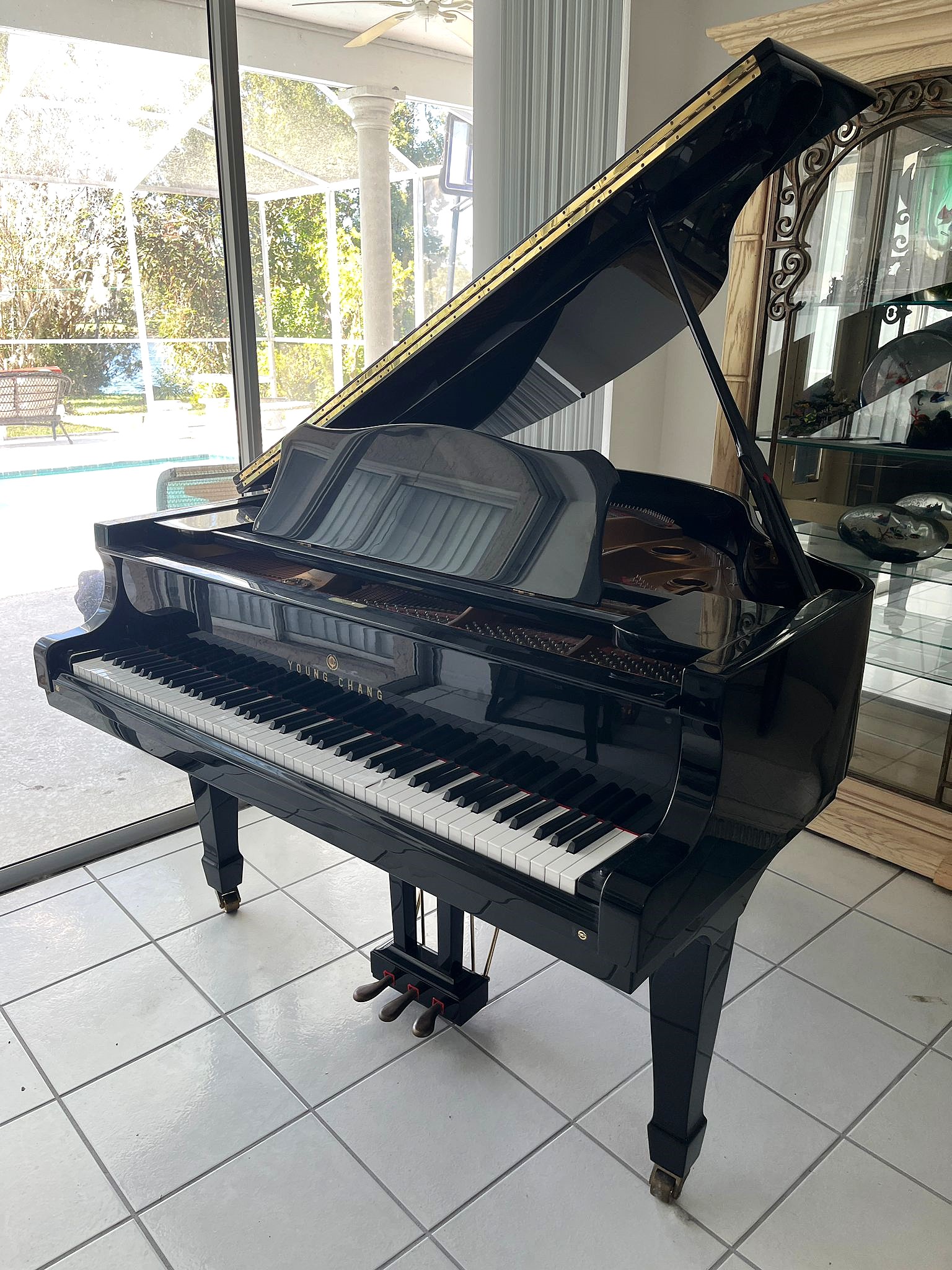 Young Chang G-150 Grand Piano – Compact Elegance in Glossy B