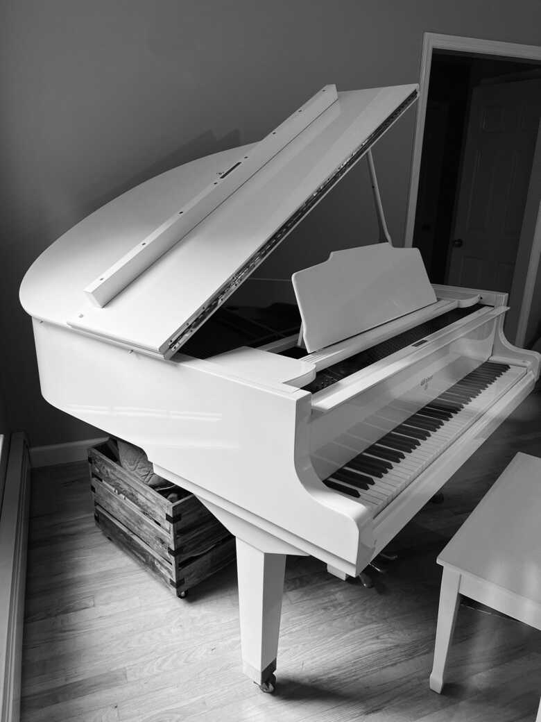 Elegant Weber WG-50 Baby Grand Piano – White Glossy Beauty