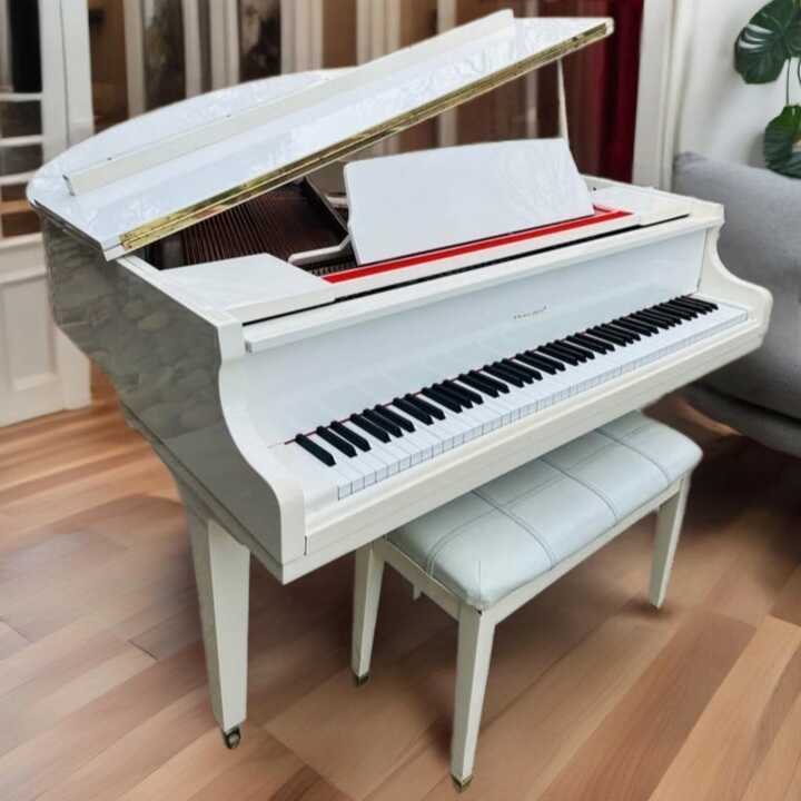 Howard (Baldwin) Baby 4'9 Grand Piano – White Gloss