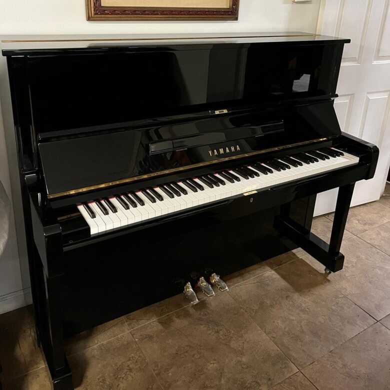 Yamaha U1 Upright Piano – Showroom Condition, 3-Year Warrant