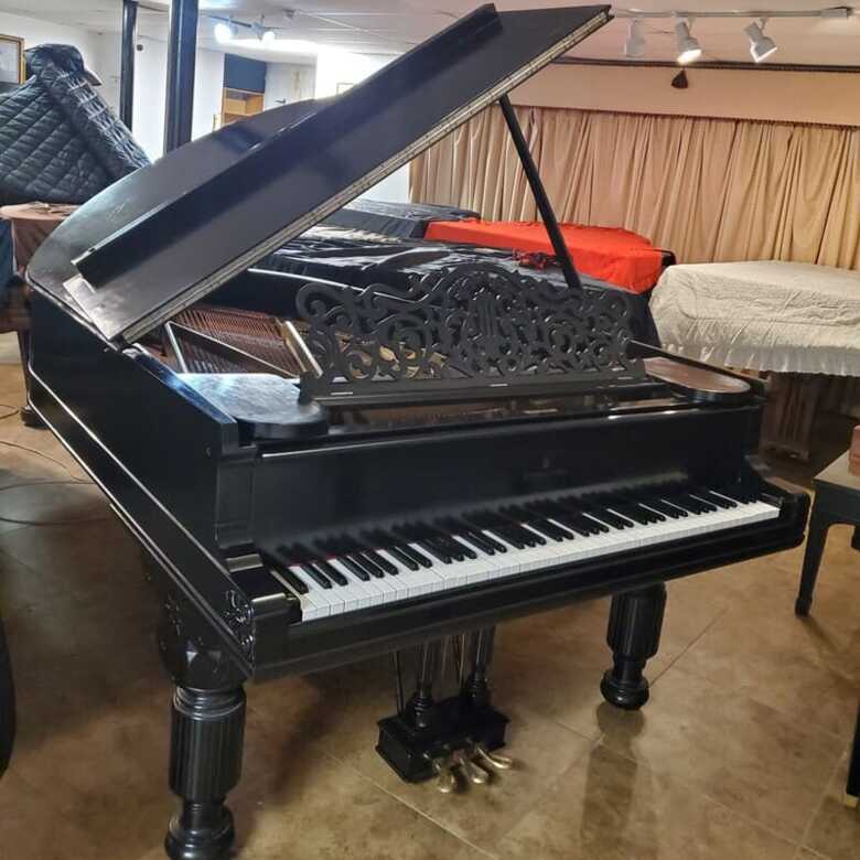 Steinway Victorian Grand Piano – Elegant Ebonized Finish
