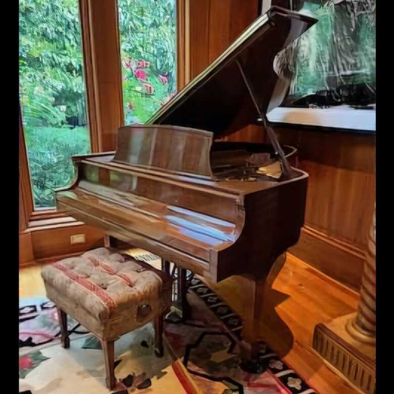 Steinway & Sons Model L Grand Piano – Mahogany – 5'10¾"