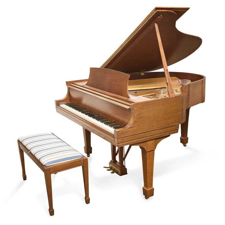 Steinway & Sons Grand Piano Model M – 5'7" – Walnut Polish