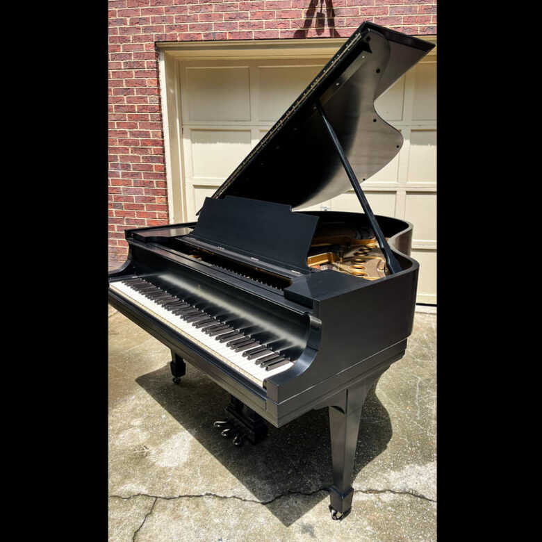 Steinway & Sons Model M Grand Piano – 5'7" 