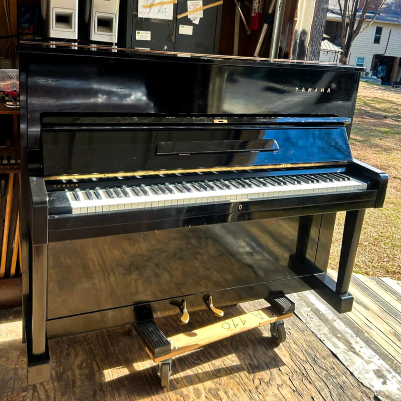 Yamaha U1 Upright Piano – Polished Ebony – Clear Tone