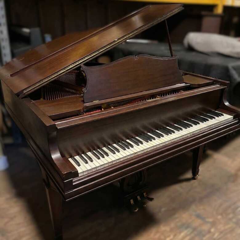 Chickering 5’ Grand Piano – Mahogany Finish