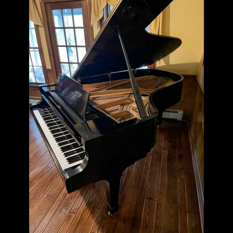 Kawai KG-5C Grand Piano – Ebony Finish (6’8”)