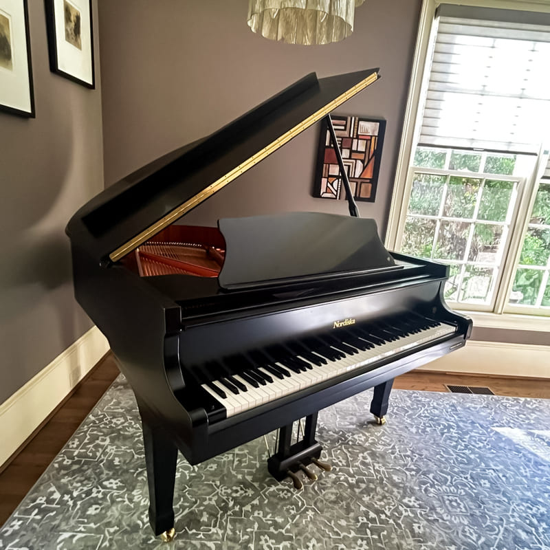 Nordiska Grand Piano 5’ Ebony with Bluetooth Self-Player
