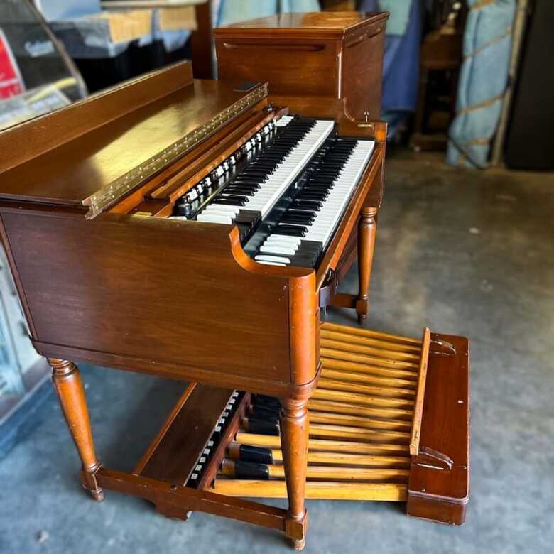 Hammond B-3 Organ with Leslie 21H Speaker – Vintage Classic