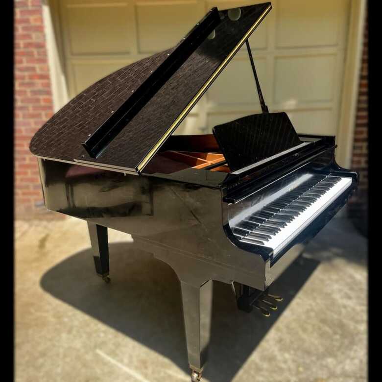 Kawai GE-1 Grand Piano – 5’1” Glossy Black