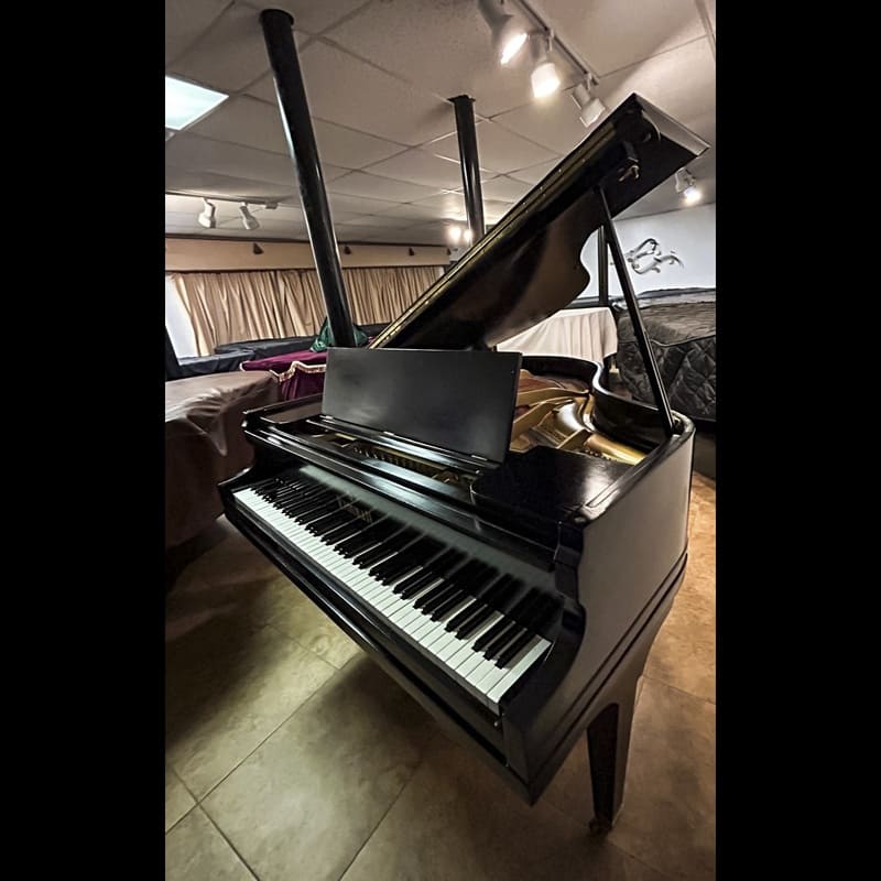 Rich Musical Elegance: Classic Kimball Grand