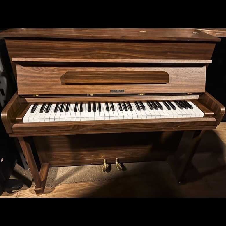 Charming Compact Acoustics: Kawai 64-Key Upright Piano