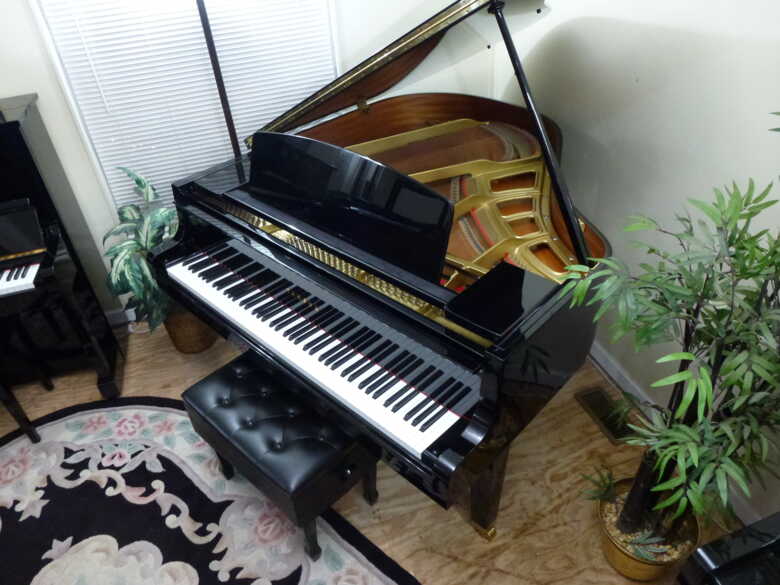 Yamaha GH1 Baby Grand Piano 