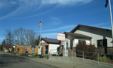 Readstown_municipal_building_and_post_office.JPG