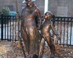 Statue_of_Harriet_Tubman_Ypsilanti_Michigan.JPG