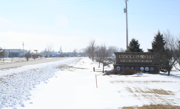 Eastern_entrance_to_Rockwell_City_Iowa_on_US20.jpg