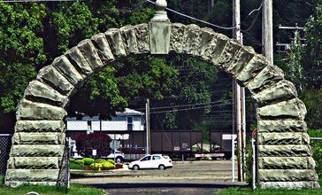 Lucasville__Ohio_Cemetery_Arch.jpg