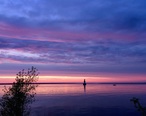 Escanaba_harbor_lighthouse_at_sunset.jpg