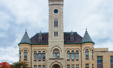 Old_Waukesha_County_Courthouse_front_view_2012.jpg