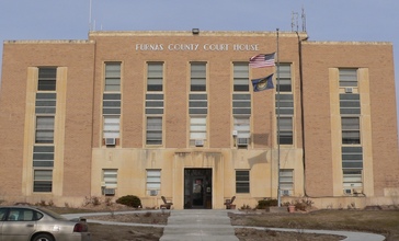 Furnas_County_Courthouse_from_S.JPG