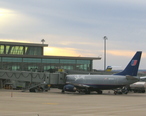 Boeing_737_at_Oklahoma_City_airport.jpg