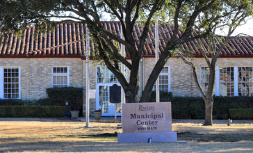 Rowlett_Texas_Municipal_Building.jpg