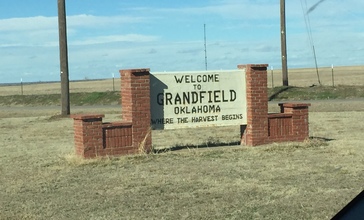 Grandfield__Oklahoma_Welcome_sign_east_of_town_January_7__2016.jpg