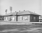Texas_and_New_Orleans__Southern_Pacific_Passenger_Station__Ennis__Texas__21661876855_.jpg