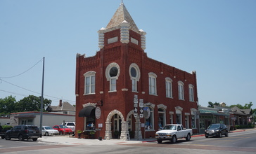 Granbury_June_2018_33__Red_On_the_Square_-_Texas_State_Bank_.jpg