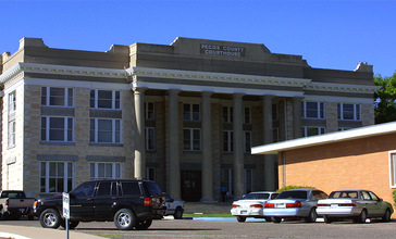 Pecos_county_courthouse.jpg