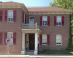 Front_View_of_a_House_in_Ste_Genevieve_MO.jpg