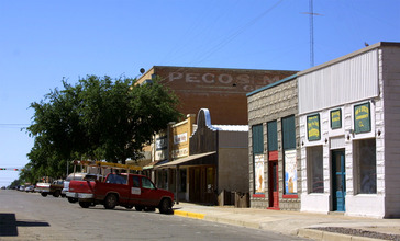 Pecos_texas_stores.jpg