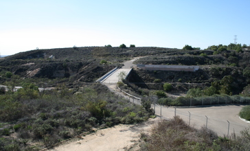 Bridge_above_Idaho_St_-_panoramio.jpg