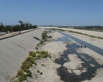 Tijuana_river_canal_-_panoramio.jpg