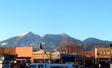 Flagstaff_downtown_SFmtn.jpg