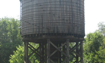 IL_Central_RR_Water_Tower__Kinmundy.jpg