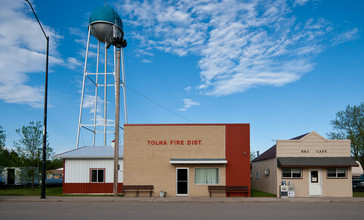 Fire_Department_building_in_Tolna__North_Dakota_5-31-2009.jpg