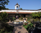 Casa_de_Estudillo_courtyard_04.jpg