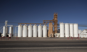 Olton_Texas_grain_silos_2011.jpg