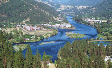Clearwater_River_in_Ahsahka__Idaho.jpg