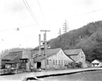 Clam_and_salmon_cannery_of_the_Ellmore_Packing_Co__Aberdeen__Washington__1915__COBB_244_.jpeg