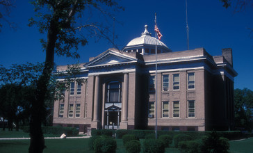 SARGENT_COUNTY_COURTHOUSE.jpg