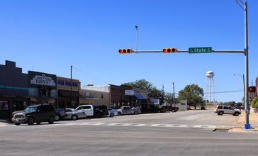 Bronte_Texas_Main_Street_2016.jpg