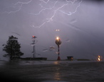 Lightning_over_Billings_Airport_April_2007.jpg